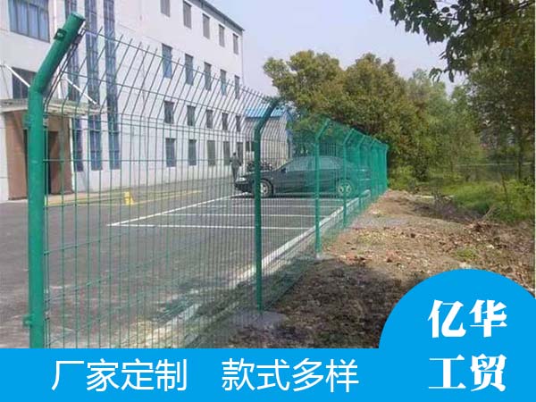 曲靖護欄網廠生產的護欄網