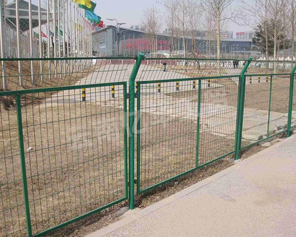 公路護欄網供應
